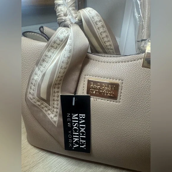 NWT Badgley Mischka Ardenne Zipper Satchel - Picture 3 of 5